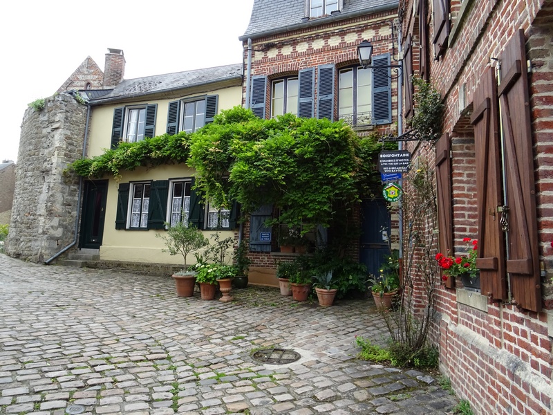 Le vieux Saint-Valéry et ses ruelles fleuries
